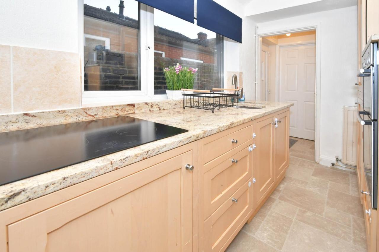 The Yellow Door By Avenew Management Serviced Accommodation Stoke-on-Trent 외부 사진
